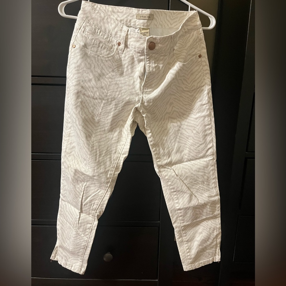 URBAN LIFE ZEBRA PATTERN, ANIMAL PRINT ANKLE PANTS, ZIPPER DETAILS. Size 2